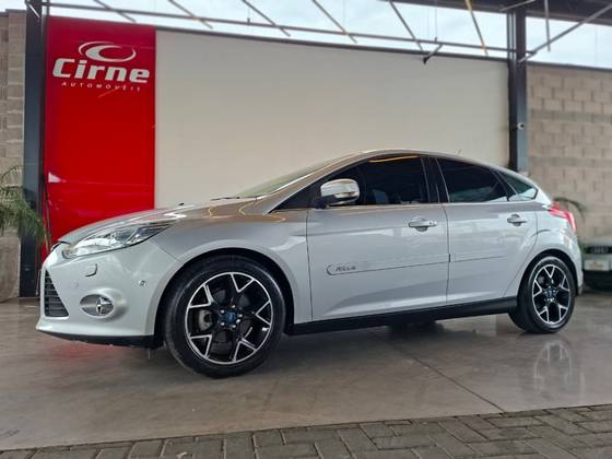 FORD FOCUS 2.0 TITANIUM 16V FLEX 4P POWERSHIFT FORD FOCUS 2.0 TITANIUM 16V FLEX 4P POWERSHIFT